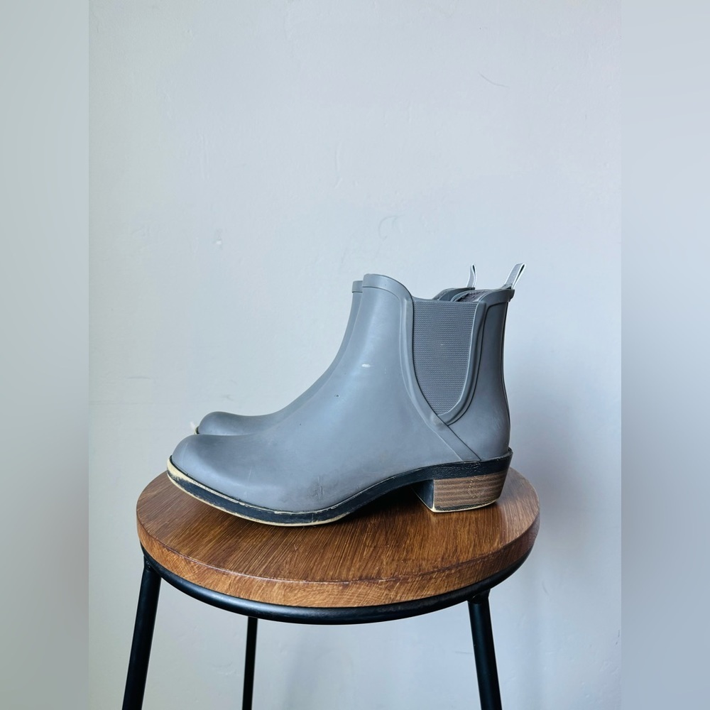 Lucky Brand matte gray Rain bootie zipper inside woman’s size 8